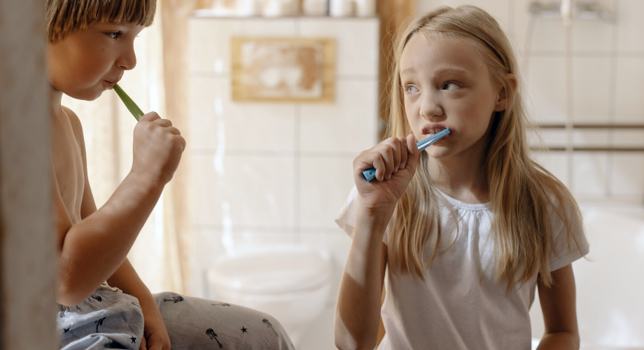 Dječje četkice i paste posebno su prilagođene za njegu zubića