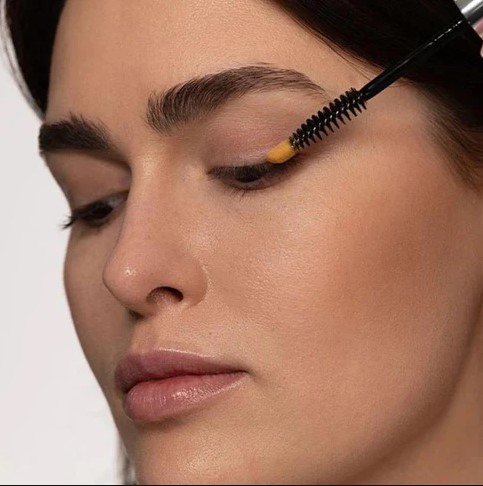 Serumi-i-maskare-za-rast-trepavica