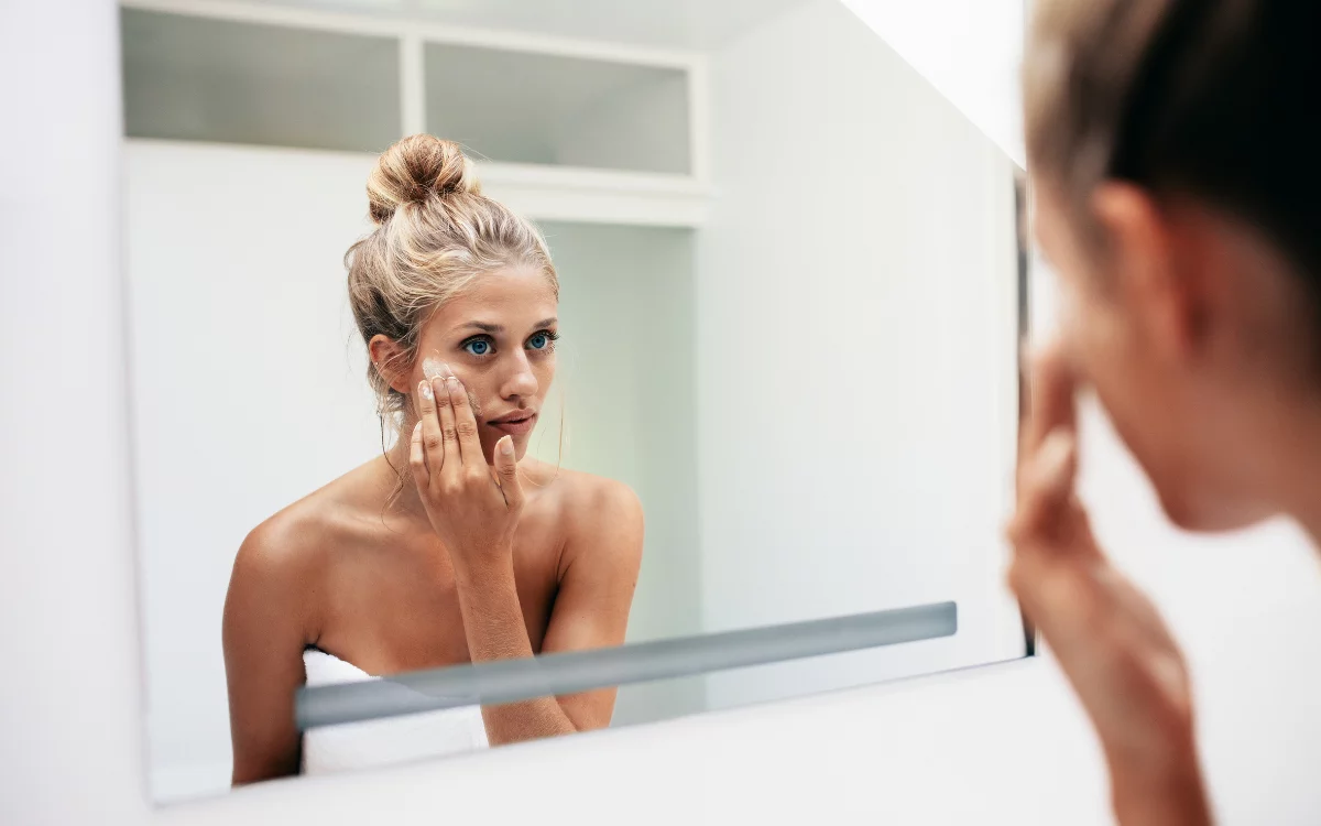 Gubitkom molekula hijaluronske kiseline dolazi do gubitka hidratacije